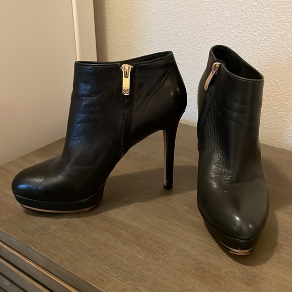 Vince Camuto Platform Booties with gold tone soles - Picture 7 of 9